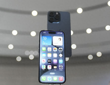 梅县Apple维修站分享买iPhone15还是华为Mate60