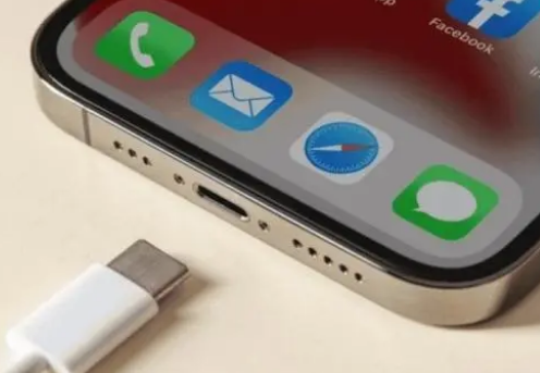 梅县苹果15维修分享iPhone15改USB-C接口后能和安卓用户互借充电器吗